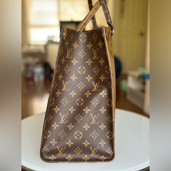 Authentic Louis Vuitton OnTheGo GM Purse - Picture 4 of 8